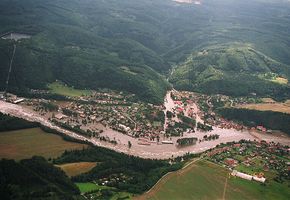 Vltava 8 A-Štěchovice při povodních 14.8.2002.jpg